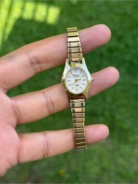 Armitron Diamond Womens Watch Now Pearl Look Dial Gold Tone adjustable Quartz